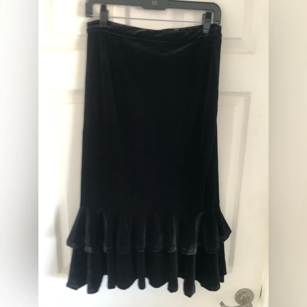 Gianni Bini midi black velvet,ruffled tiered skirt. - Picture 9 of 13